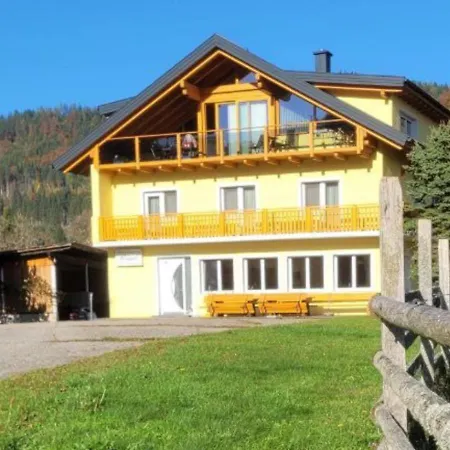 Mit Balkon & Bergblick Inklusive Parkplatz 아파트 *